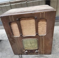 Vintage Tube radio as found