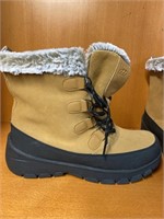 Winter boots size 11