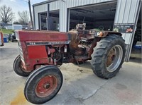 IH 784 W/Rear weights, tractor had a small dash