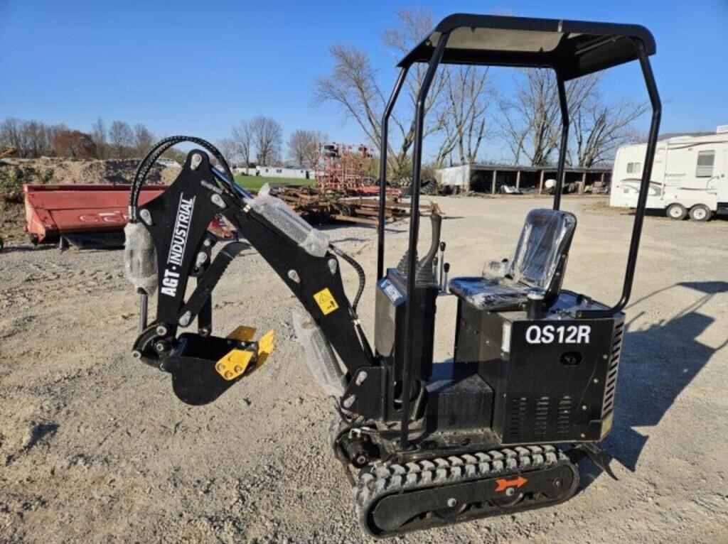 New AGT mini excavator W/Thumb.