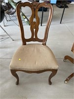 Bowed leg chair