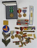 LARGE GROUP OF VINTAGE MILITARY MEDALS INSIGNIA