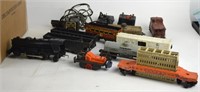 ANTIQUE LIONEL TRAIN AND TRACKS SET