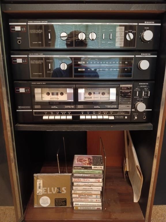 Sanyo AM FM stereo tuner cassette deck amplifier