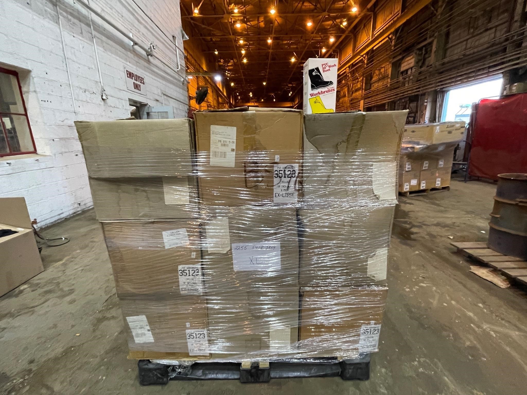 Pallet of Brand New 10" PVC Work Boots (BS96E)