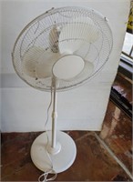 INTERTECH 16IN OSCILLATING STAND FAN