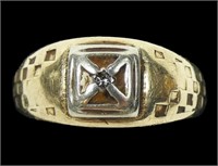 10K Yellow gold men's ring with diamond accent,