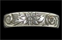 Sterling silver embossed floral design ring,