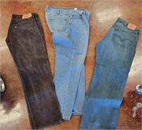 TRAY OF ASSORTED JEANS