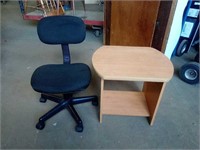 Swivel Office Style Chair Measures 29.5" Height