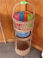 PORTABLE WICKER SERVING BASKET, PLASTIC PLATES>>>