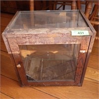 VINTAGE DISPLAY CASE (GLASS BROKEN) 15x10 1/2x13