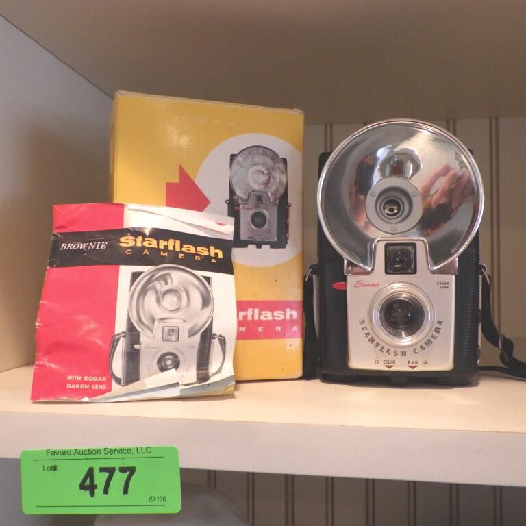 VINTAGE BROWNIE STARFLASH CAMERA