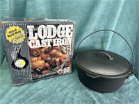 Lodge Cast Iron 5 Quart Dutch Oven & Hook
