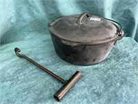 Lodge Cast Iron Dutch Oven Pot with Lid Hook