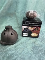 Charcoal Companion Cast Iron Garlic Roaster