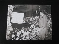 BABE RUTH AT LOU GEHRIGS FUNERAL 8X10 PHOTO