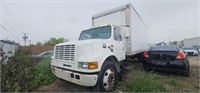 2001 INTL 4700 379325 VISTOR PARKED IN RESIDENT PA