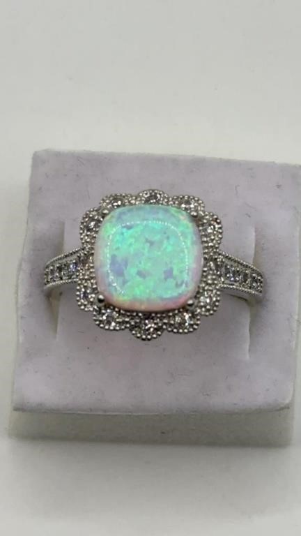 Vintage Beautiful Opal Ring Size 8.5