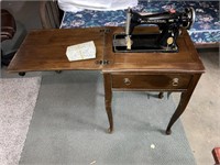 Vintage Universal De Luxe Sewing Machine & Cabinet