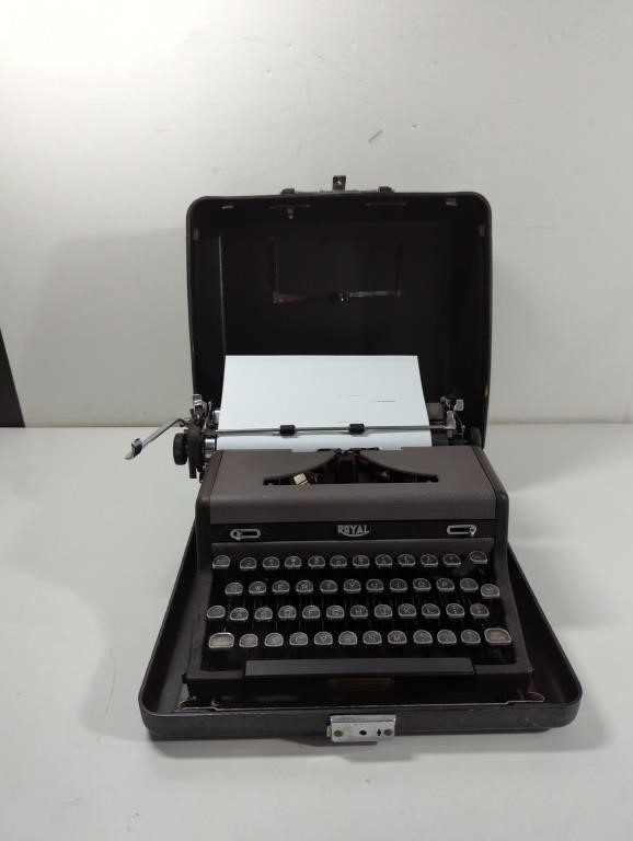 Vintage Royal Typewriter With Case