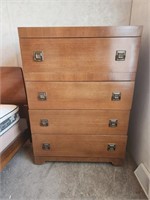 4 drawer dresser 32"w 19d 46" tall - has casters