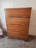 4 drawer dresser 32x18x48" tall