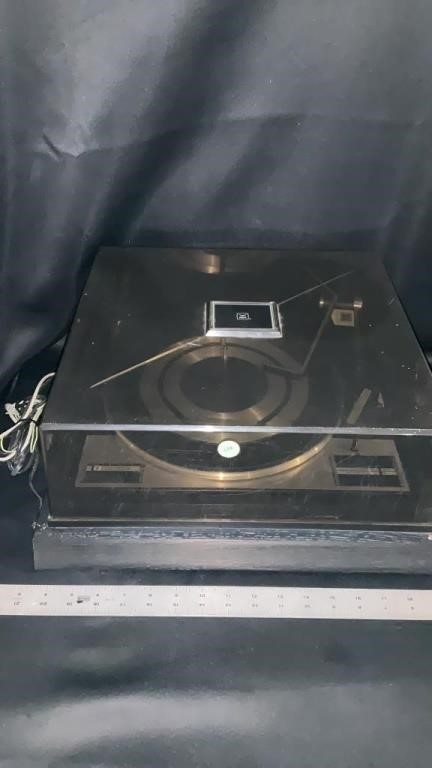 Record changer by V – M Corp. USA not tested