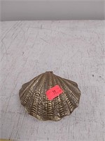 Decorative brass clam candle holder