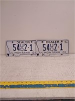 Matching vintage dealer Montana license plates