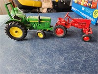 John deere & Farmall due cast Tractors