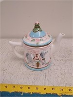 Decorative tea pot