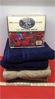 FLANNEL TWIN SHEET SET & (4) BATH  TOWELS