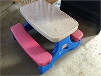 LITTLE TYKES PICNIC TABLE