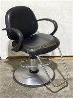 Black Vinyl Hydraulic Barber/Beauty Chair