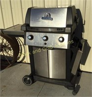 Broil King 3-Burner Propane Grill & Tank