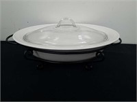 14x 10.5 X 3.5 in casserole dish with metal