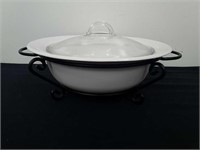 11.5-in casserole dish with metal holder
