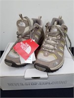 Size 8 North Face shoes