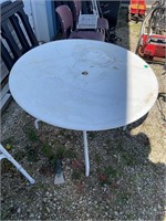 Round metal patio table