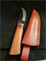 New 8.75 in wooden handle hunting knife with