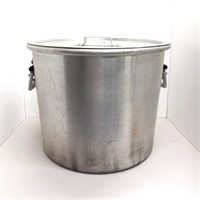Large stock pot with strainer crawfish boil
