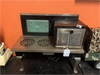 VINTAGE 1940S METAL WARE TOY ELECTRIC STOVE