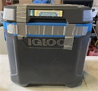 Igloo Rolling Cooler Chest