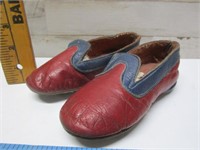 OLD CHILDRENS SHOES