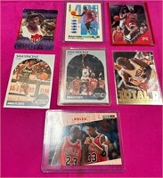 319 - LOT OF COLLECTIBLE BASEKTBALL CARDS (S57)