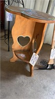 COUNTRY HEART SHAPED CORNER TABLE