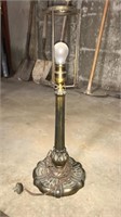 METAL ANTIQUE TABLE LAMP