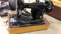 ANTIQUE SINGER TRAVELING SEWING MACHINE