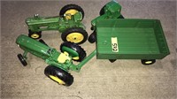 ASSST JOHN DEERE TRACTORS & WAGON TOYS